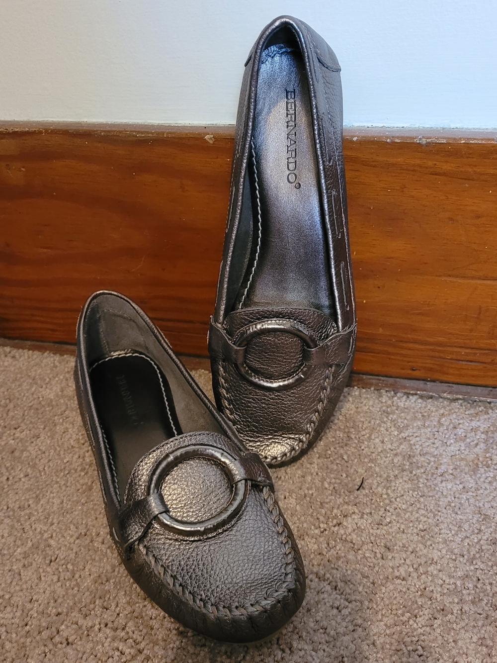 New Bernardo Women's Metallic Silver Leather Moccasin Loafers Made In Brazil